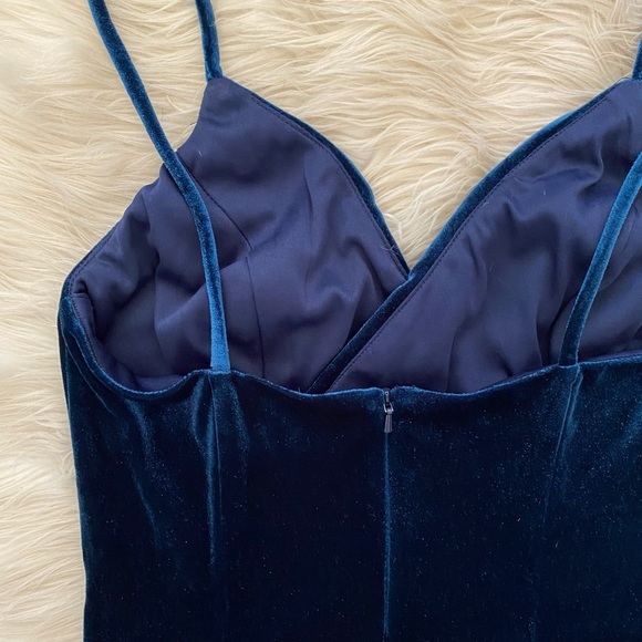 David’s Bridal Dark Blue Shimmer Velvet Faux Wrap Sleeveless Bridesmaid Gown - Picture 11 of 14